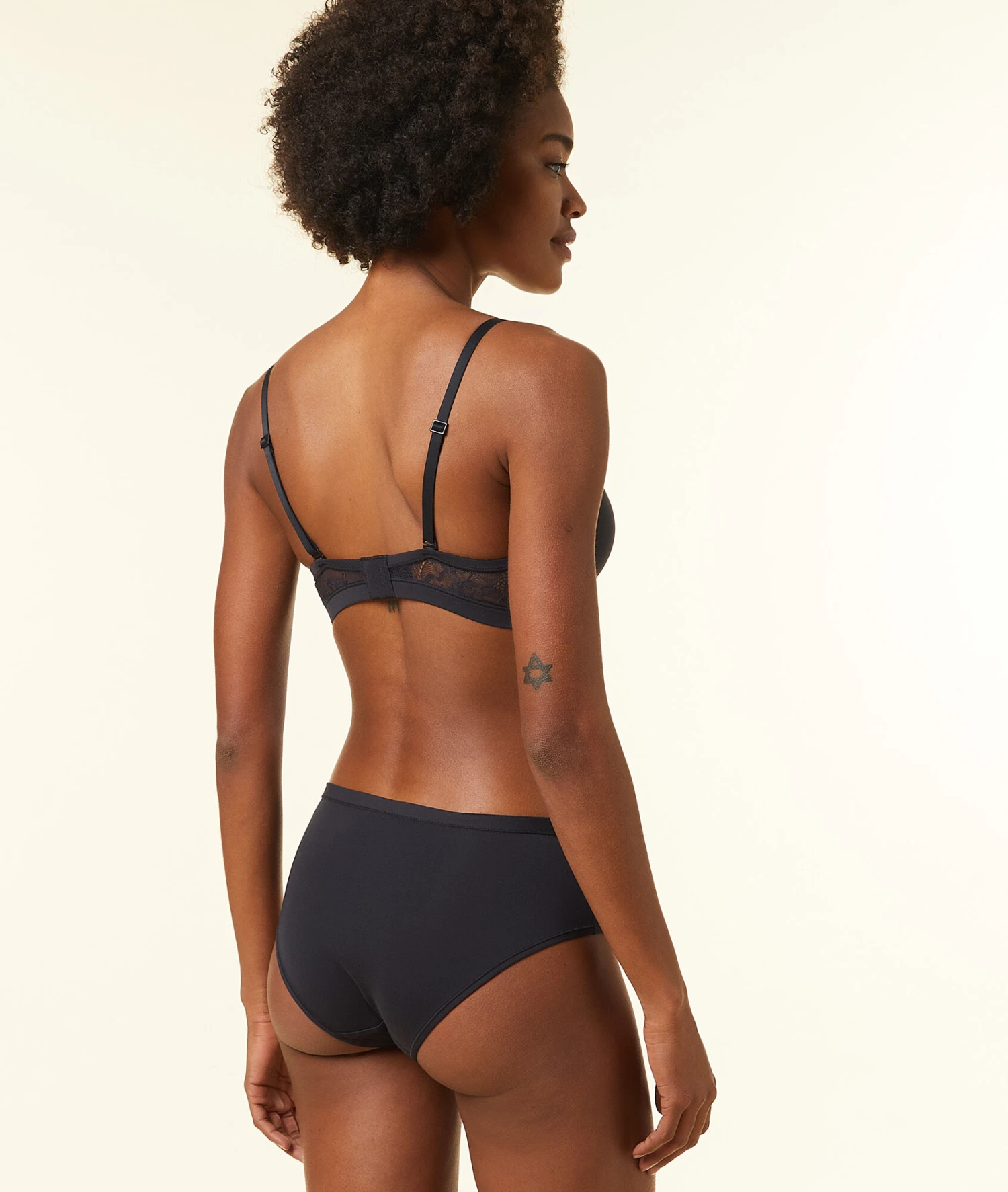 Soutien-gorge Coques Fines Sans Armatures En Microfibre Extensible 4 Soutien-gorge Coques Fines Sans Armatures En Microfibre Extensible – Image 2