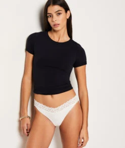 Tanga V-shape En Microfibre Et Dentelle