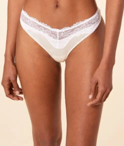 String En Soie Et Dentelle