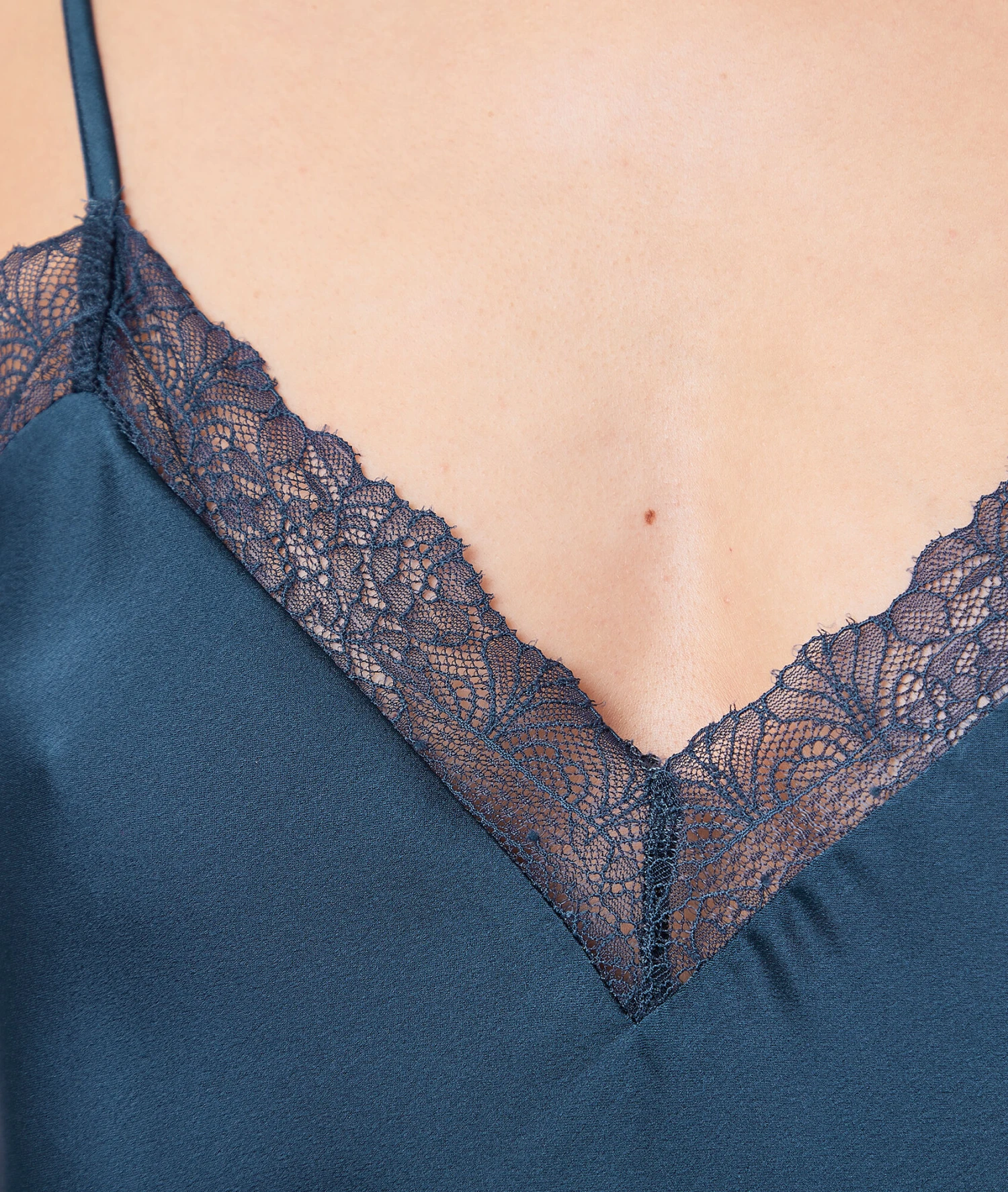 Nuisette Décolleté Dentelle Personnalisable 6 Nuisette Décolleté Dentelle Personnalisable – Image 4