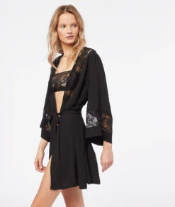 Déshabillé Satiné Détails Dentelle