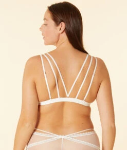Triangle Sans Armatures En Tulle Brodé 11 Triangle Sans Armatures En Tulle Brodé -Lingerie Charmeuse 653816001 c