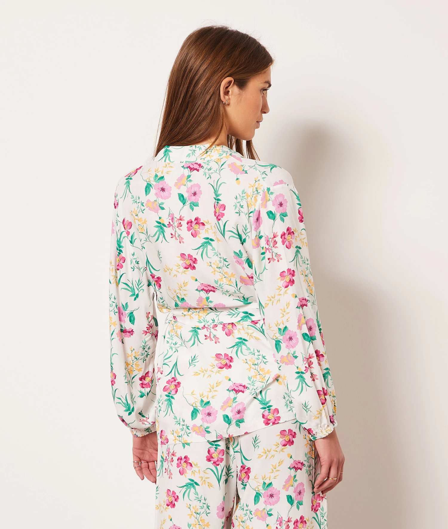 Déshabillé Court Fleuri 4 Déshabillé Court Fleuri – Image 2