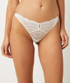 Tanga En Broderie Anglaise