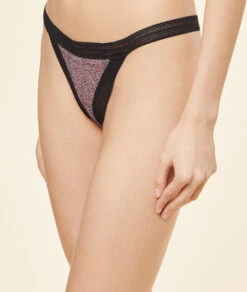 String En Microfibre Et Dentelle